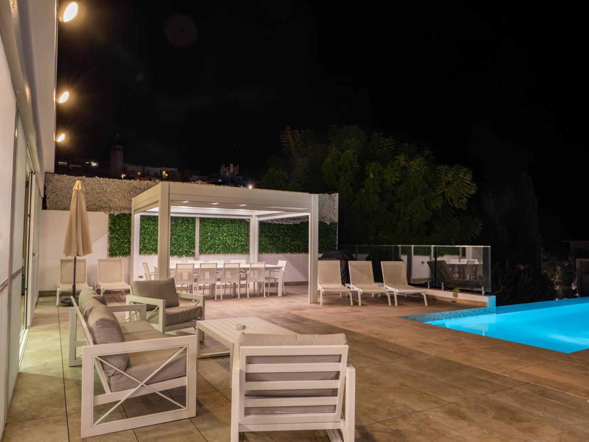 Villa Gaia - Sunset Views, Indoor Heated Pool, Sauna And Games Room Mellieħa Eksteriør billede