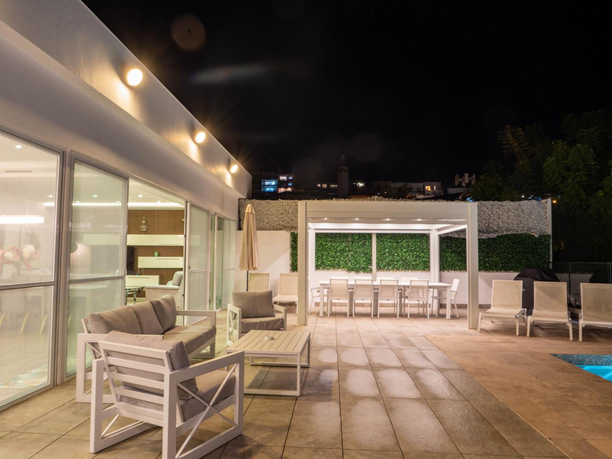 Villa Gaia - Sunset Views, Indoor Heated Pool, Sauna And Games Room Mellieħa Eksteriør billede