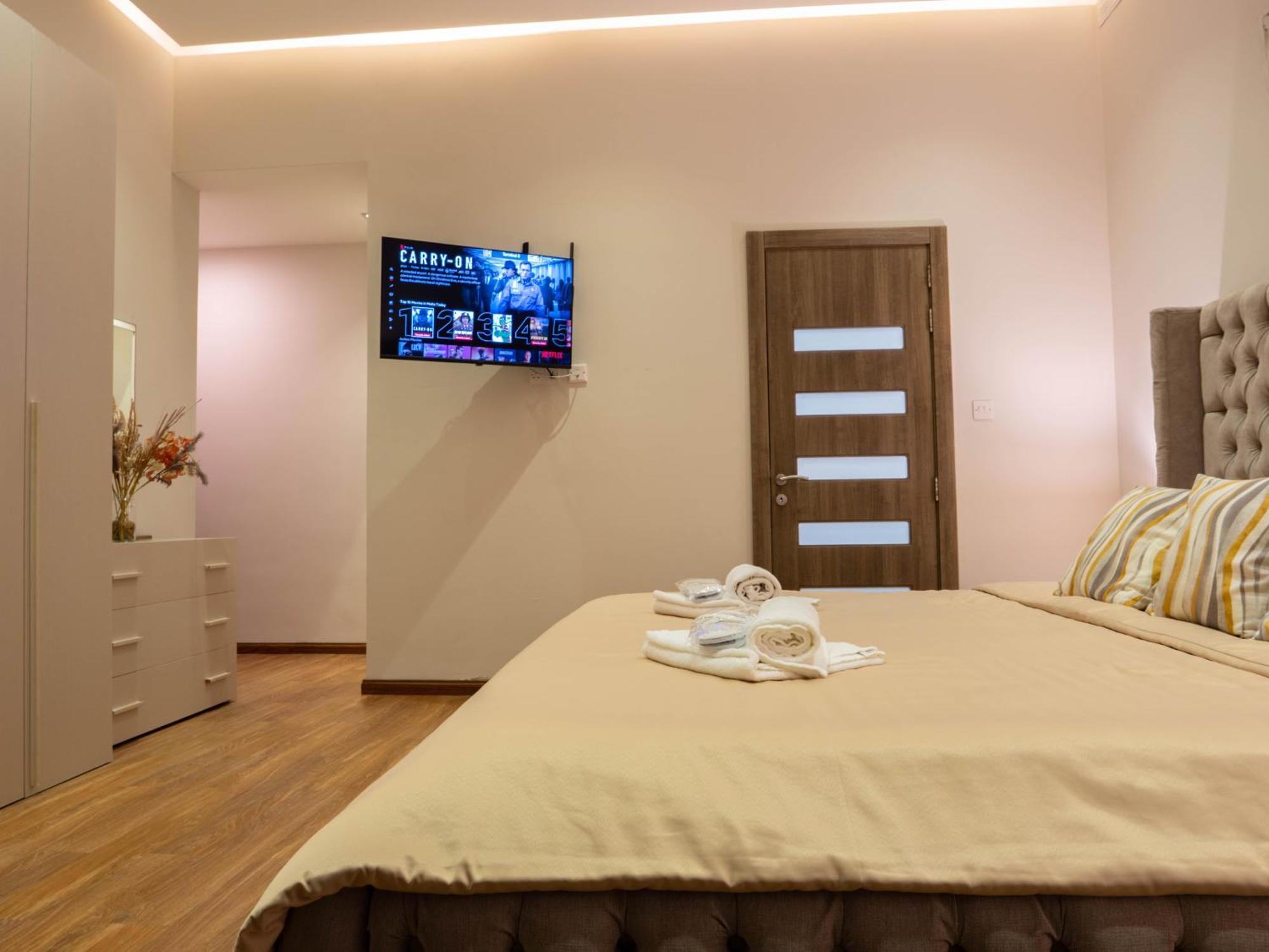 Villa Gaia - Sunset Views, Indoor Heated Pool, Sauna And Games Room Mellieħa Eksteriør billede