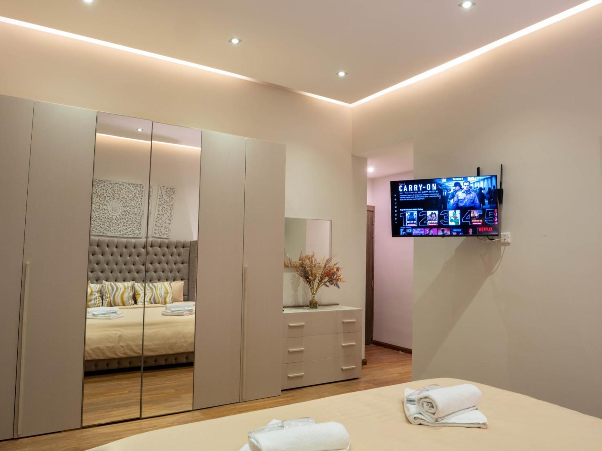 Villa Gaia - Sunset Views, Indoor Heated Pool, Sauna And Games Room Mellieħa Eksteriør billede