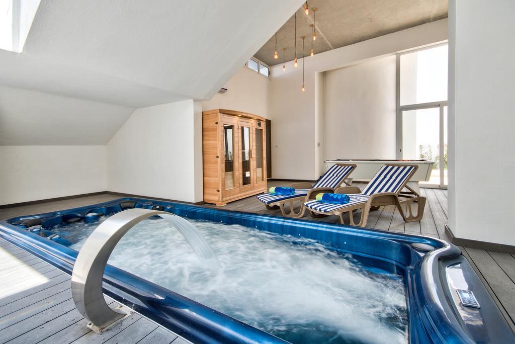 Villa Gaia - Sunset Views, Indoor Heated Pool, Sauna And Games Room Mellieħa Eksteriør billede