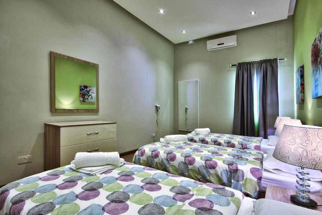 Villa Gaia - Sunset Views, Indoor Heated Pool, Sauna And Games Room Mellieħa Eksteriør billede