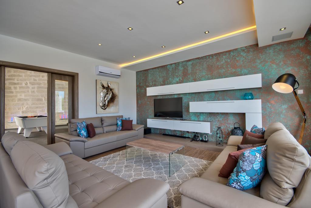 Villa Gaia - Sunset Views, Indoor Heated Pool, Sauna And Games Room Mellieħa Eksteriør billede