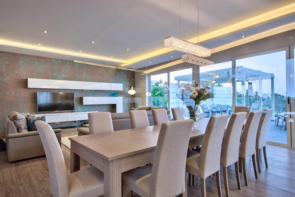 Villa Gaia - Sunset Views, Indoor Heated Pool, Sauna And Games Room Mellieħa Eksteriør billede